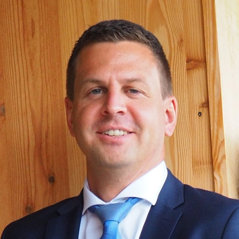 Betriebsleiter Marco Frischmann bei dem Tiroler Familienunternehmen Montavit
