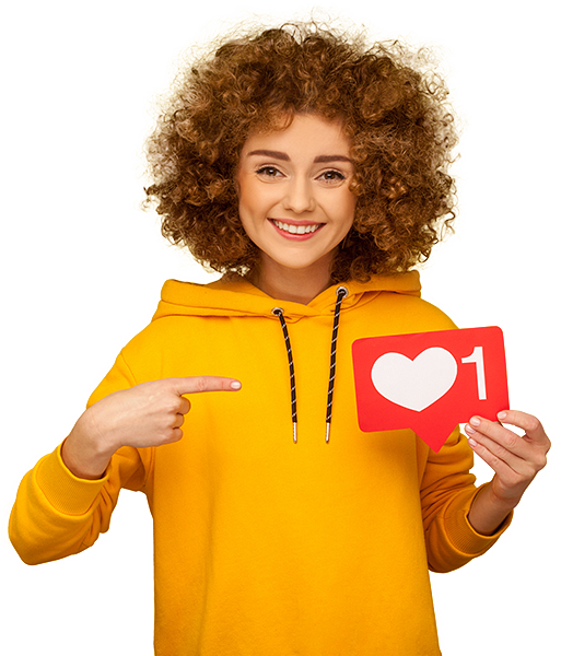 Folge ABF auf Social Media: Junge Frau im gelben Pullover zeig auf ein Gefällt-Mir-Schild.